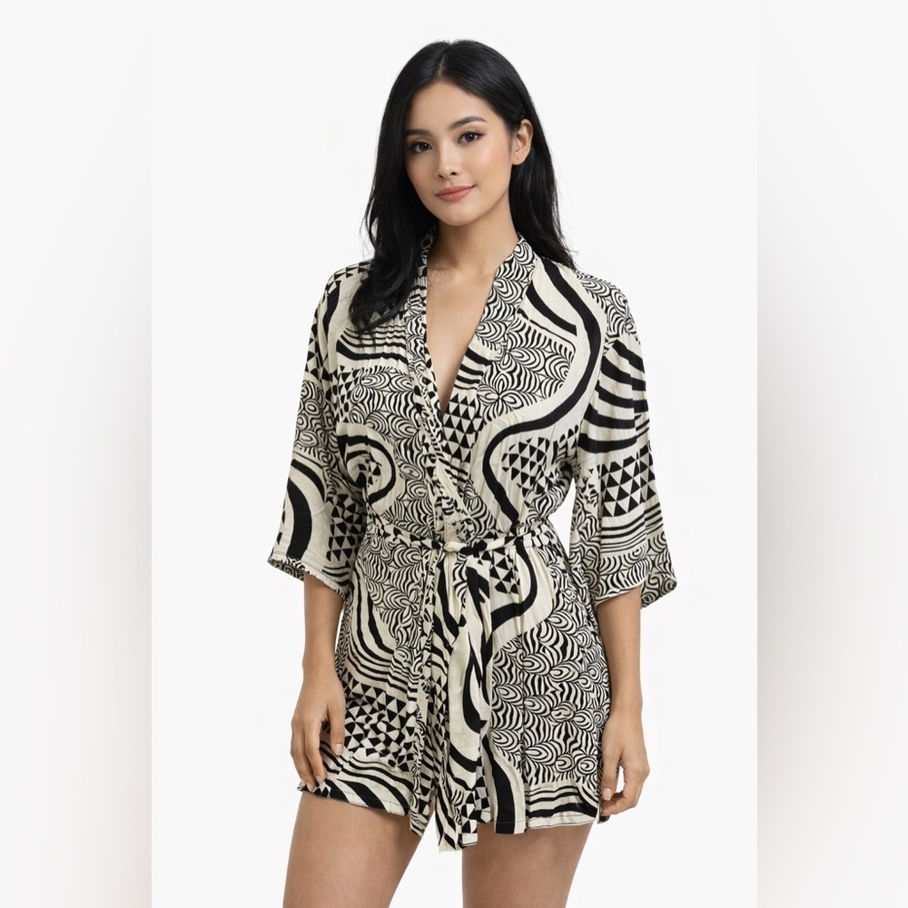 Josie Natori Women's Black/White Art Nouveau Short Robe